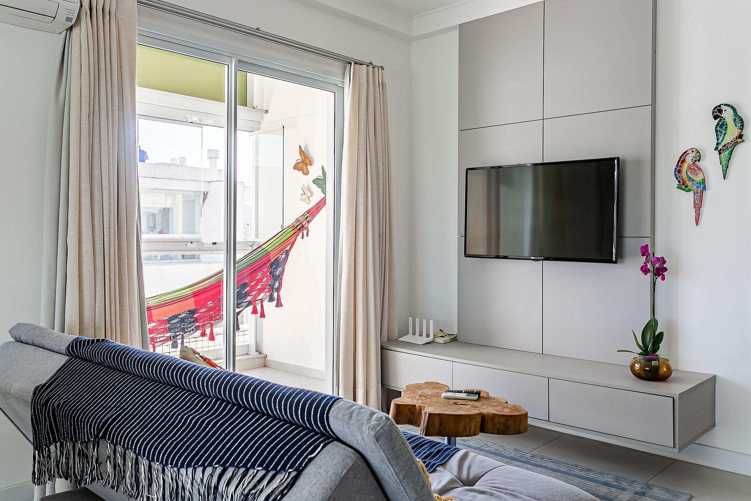 image-housing-carousel