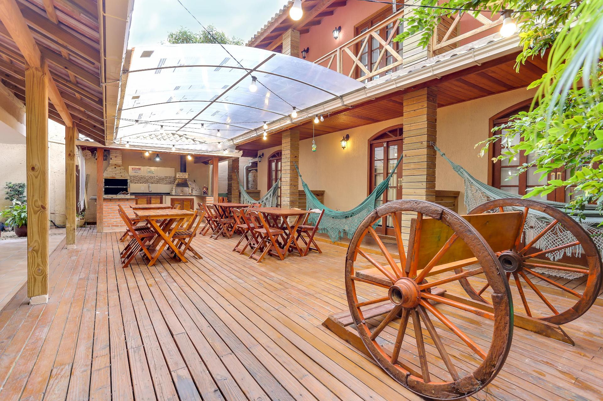 image-housing-carousel