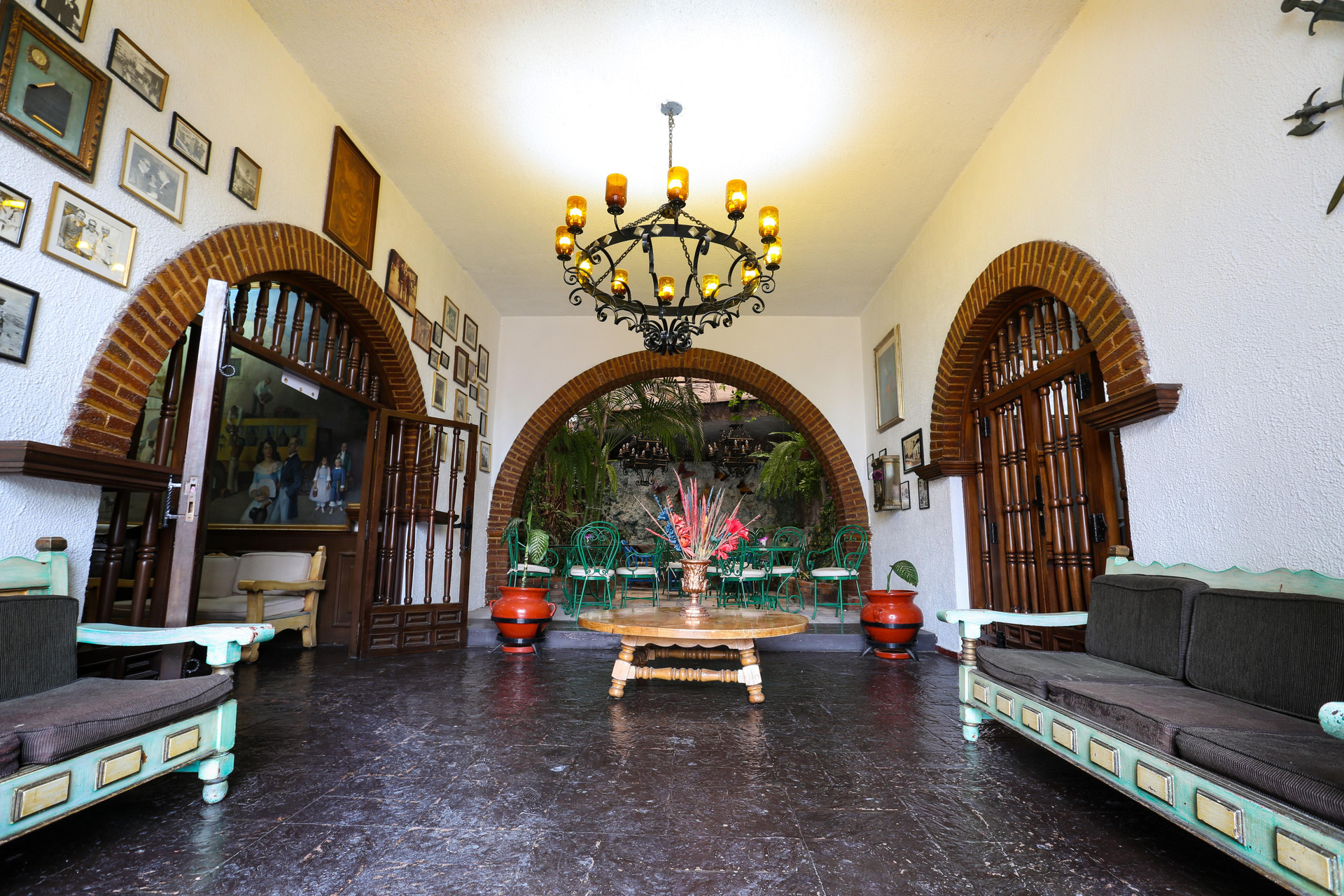 image-housing-carousel