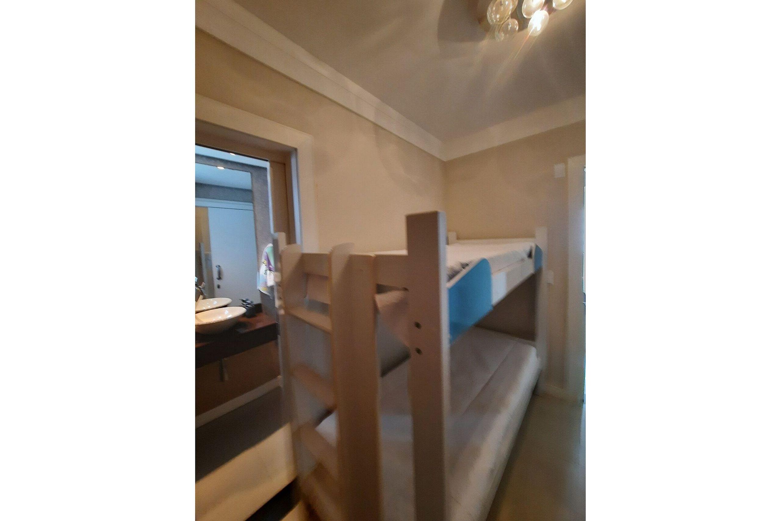 image-housing-carousel