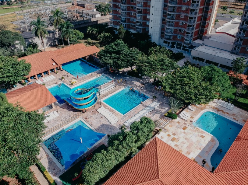image-housing-carousel