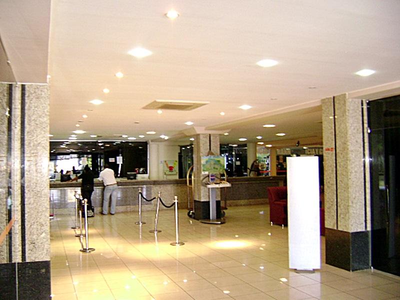 image-housing-carousel