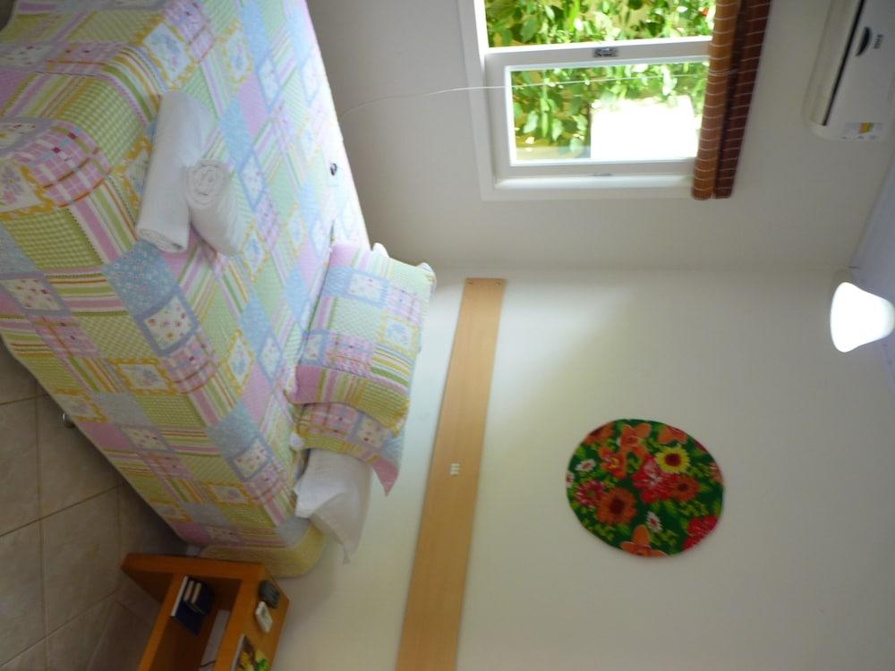 image-housing-carousel