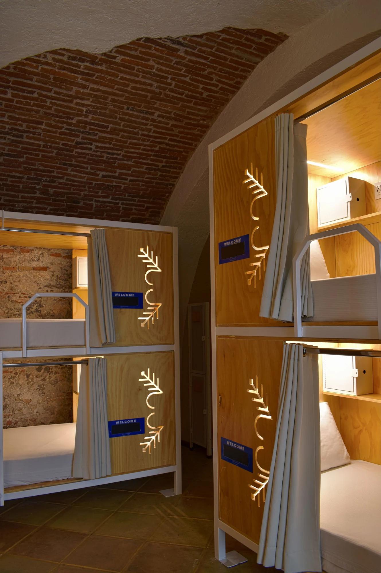 image-housing-carousel