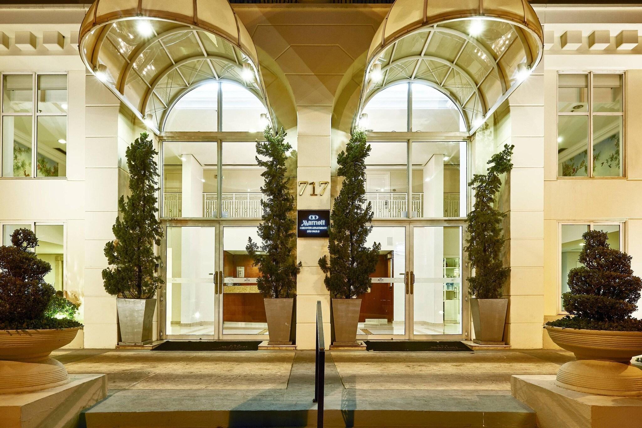 image-housing-carousel