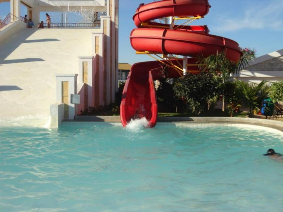 image-housing-carousel