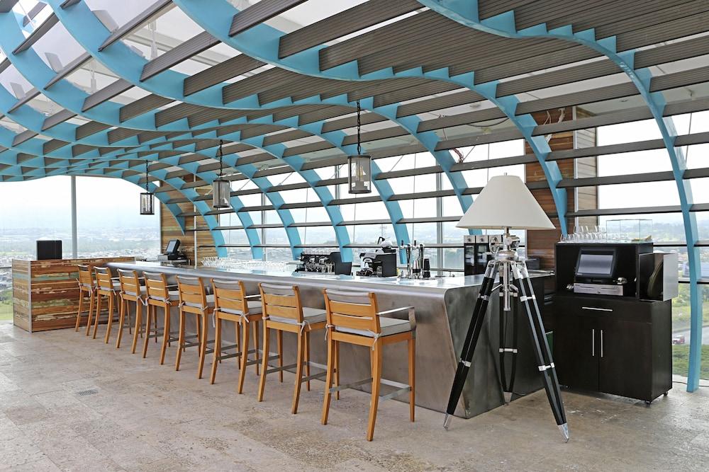 image-housing-carousel