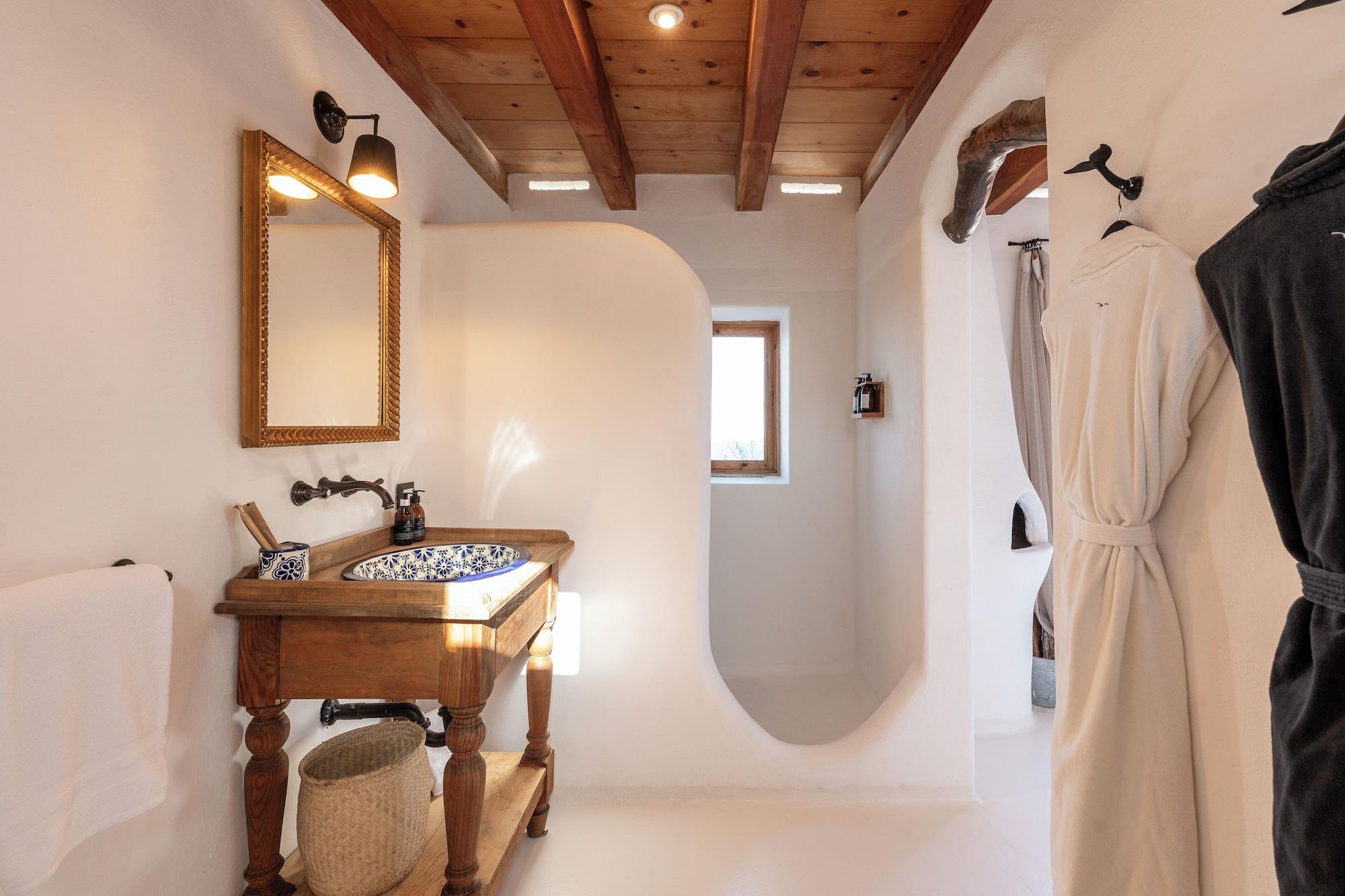 Private Cottage Two Bedroom with Rooftop