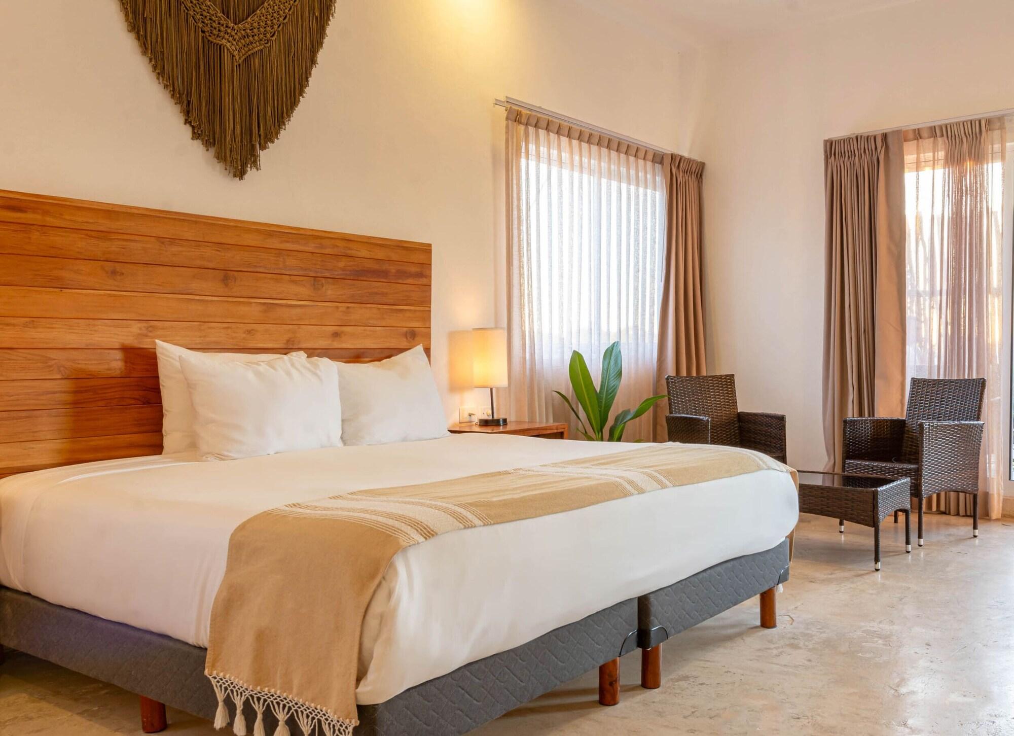 Premium Suite, 1 King bed with Sofa bed, Pool view