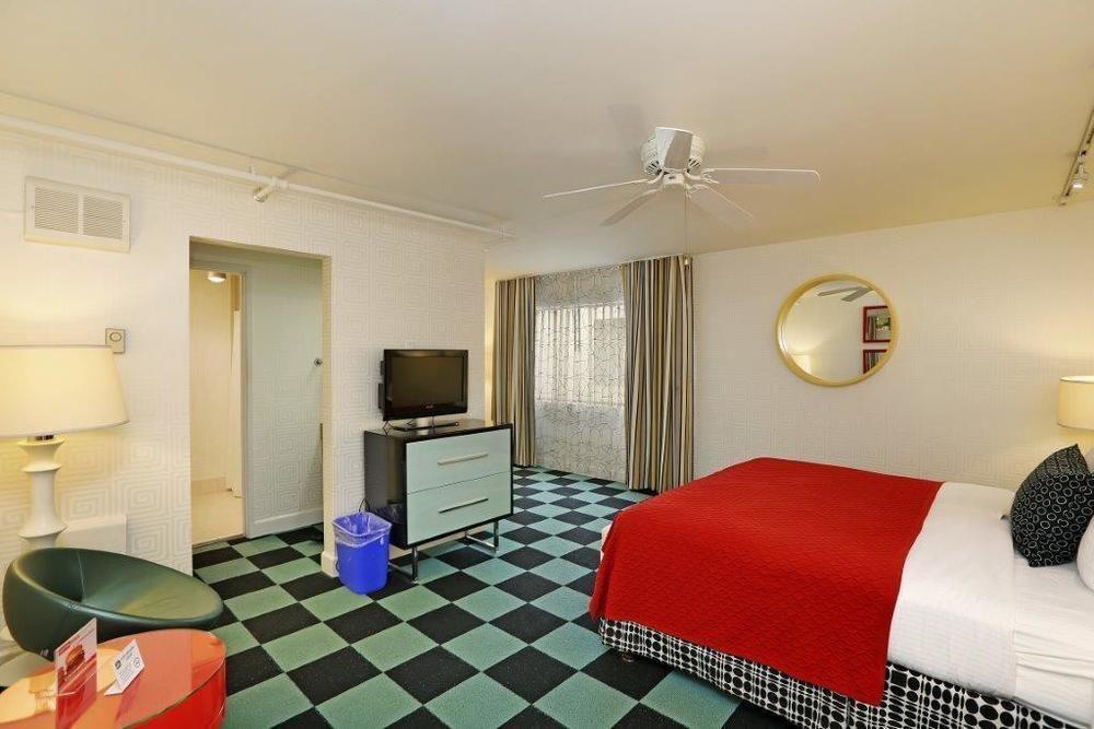 image-housing-carousel