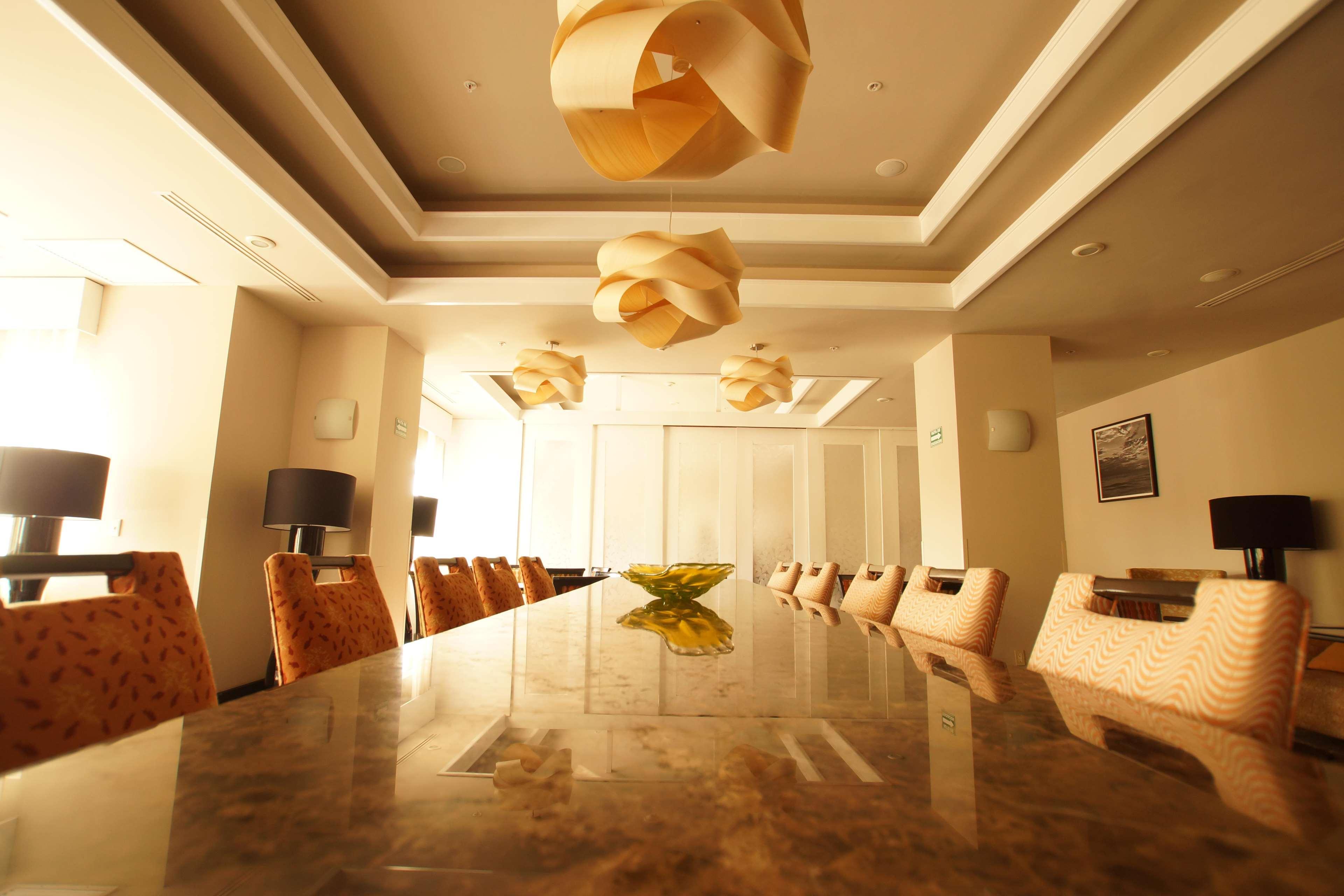 image-housing-carousel