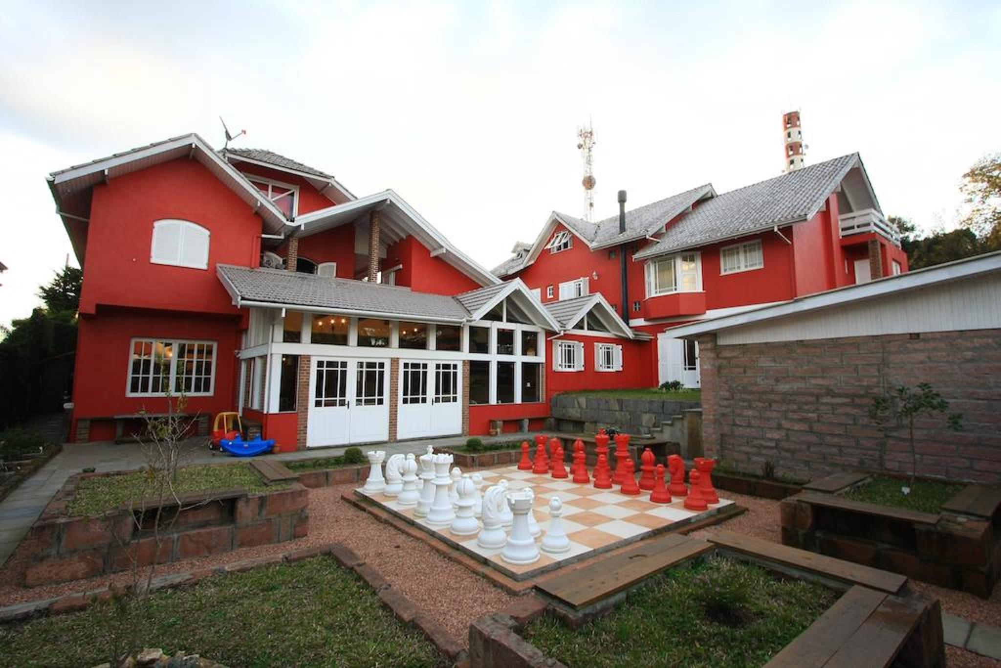 image-housing-carousel