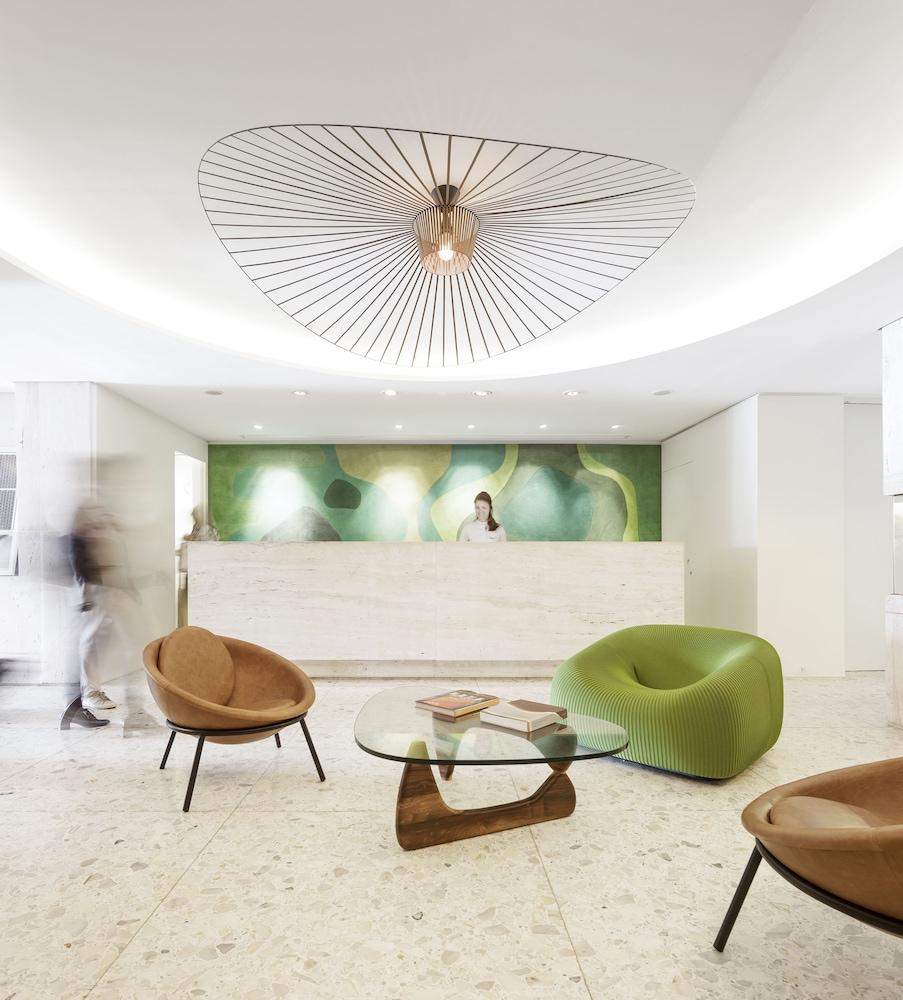 image-housing-carousel