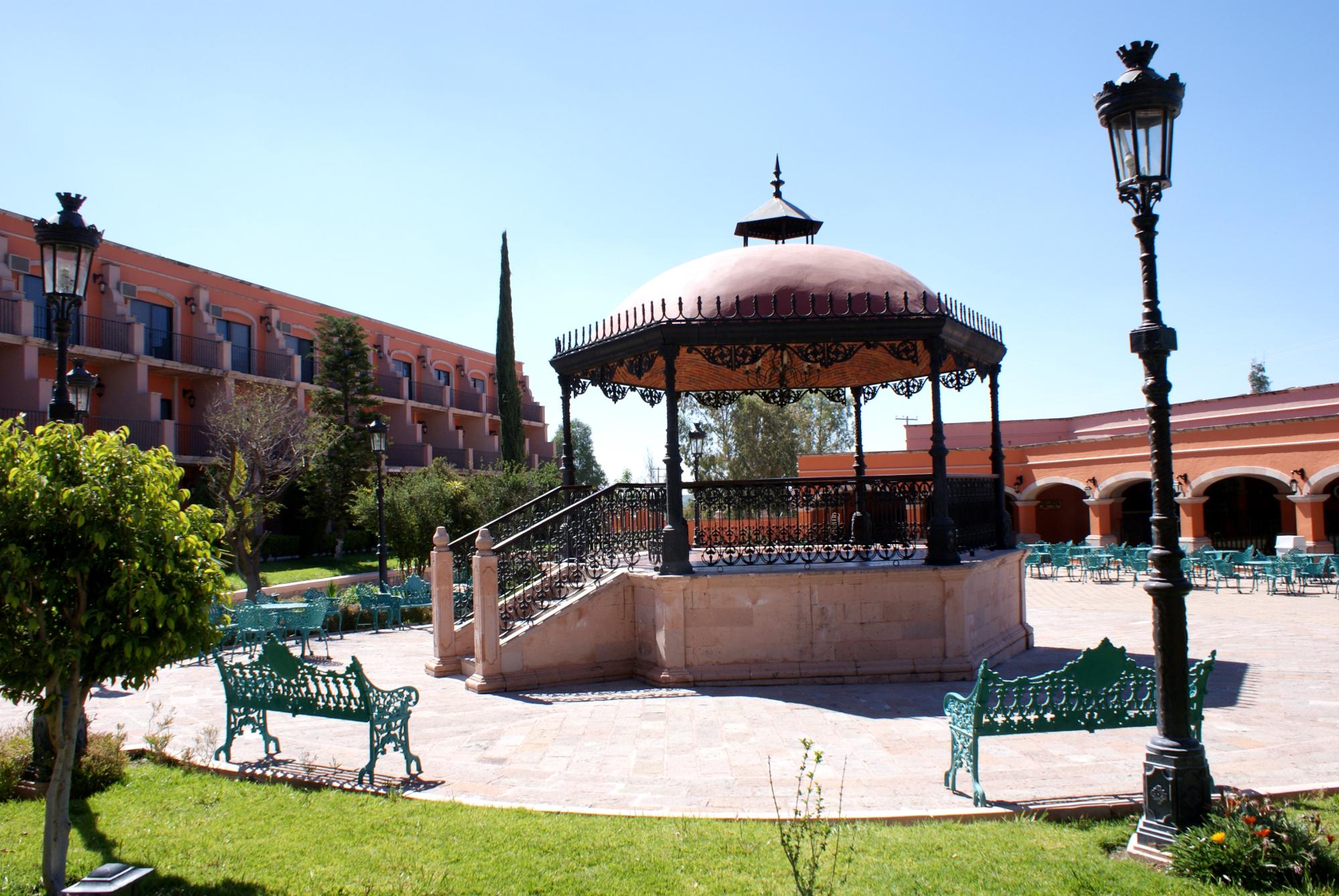 image-housing-carousel