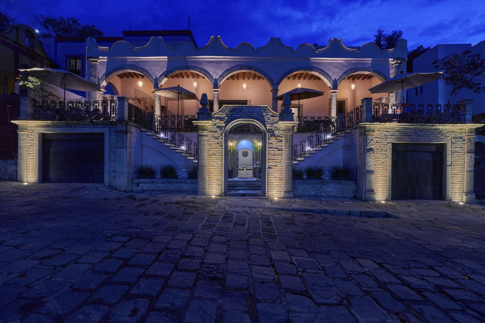 image-housing-carousel