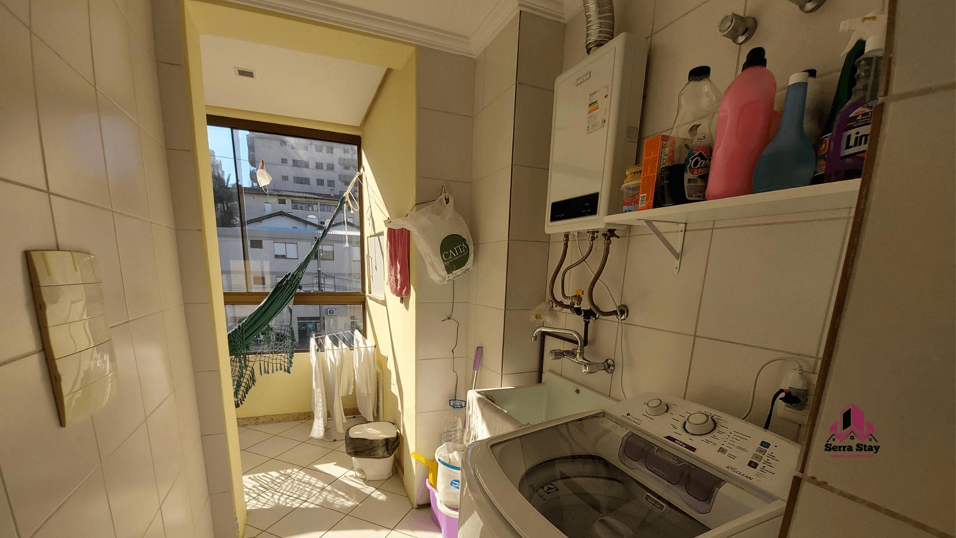 image-housing-carousel