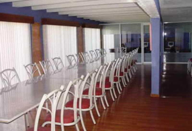 image-housing-carousel