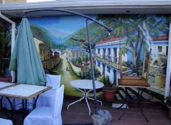 image-housing-carousel