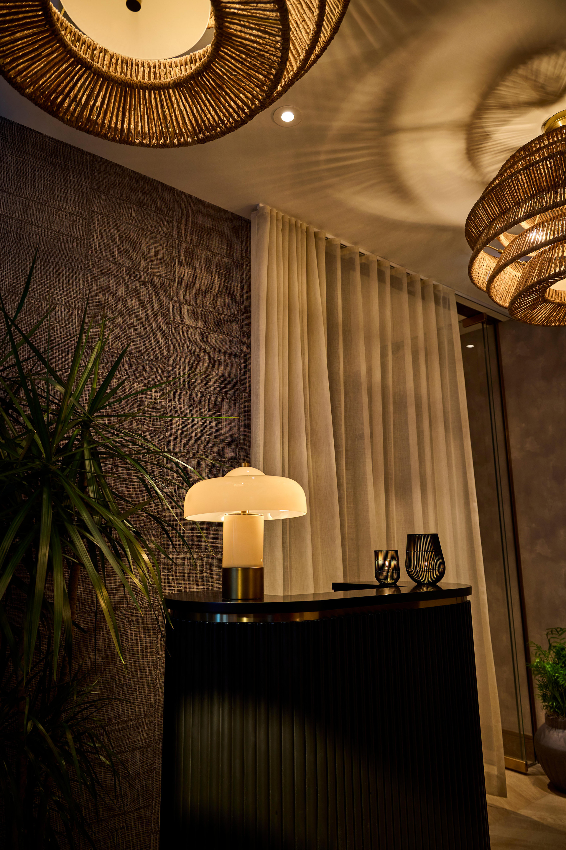 image-housing-carousel