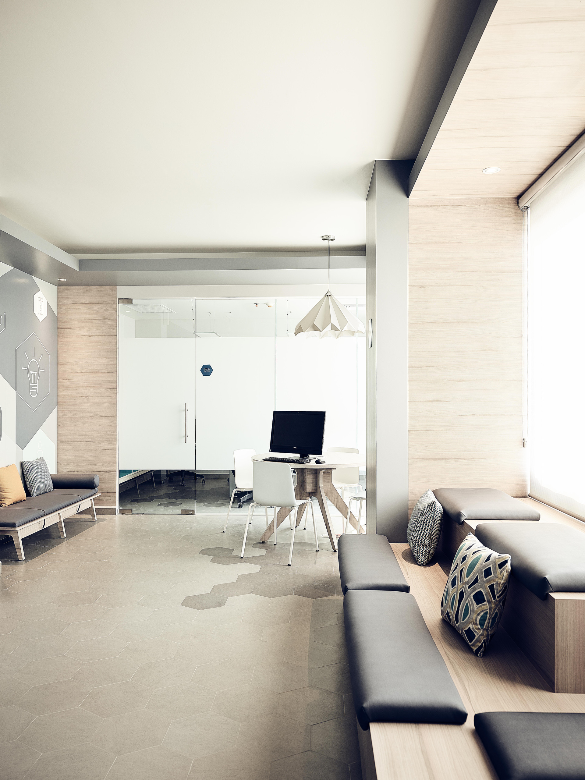 image-housing-carousel
