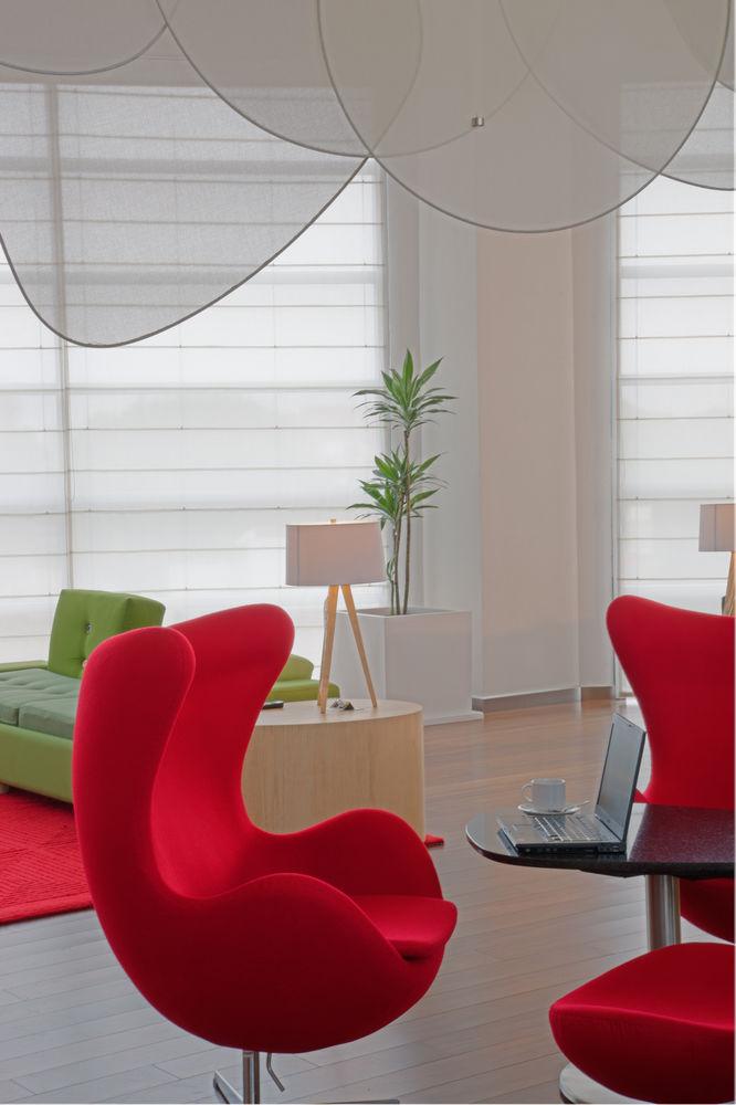 image-housing-carousel