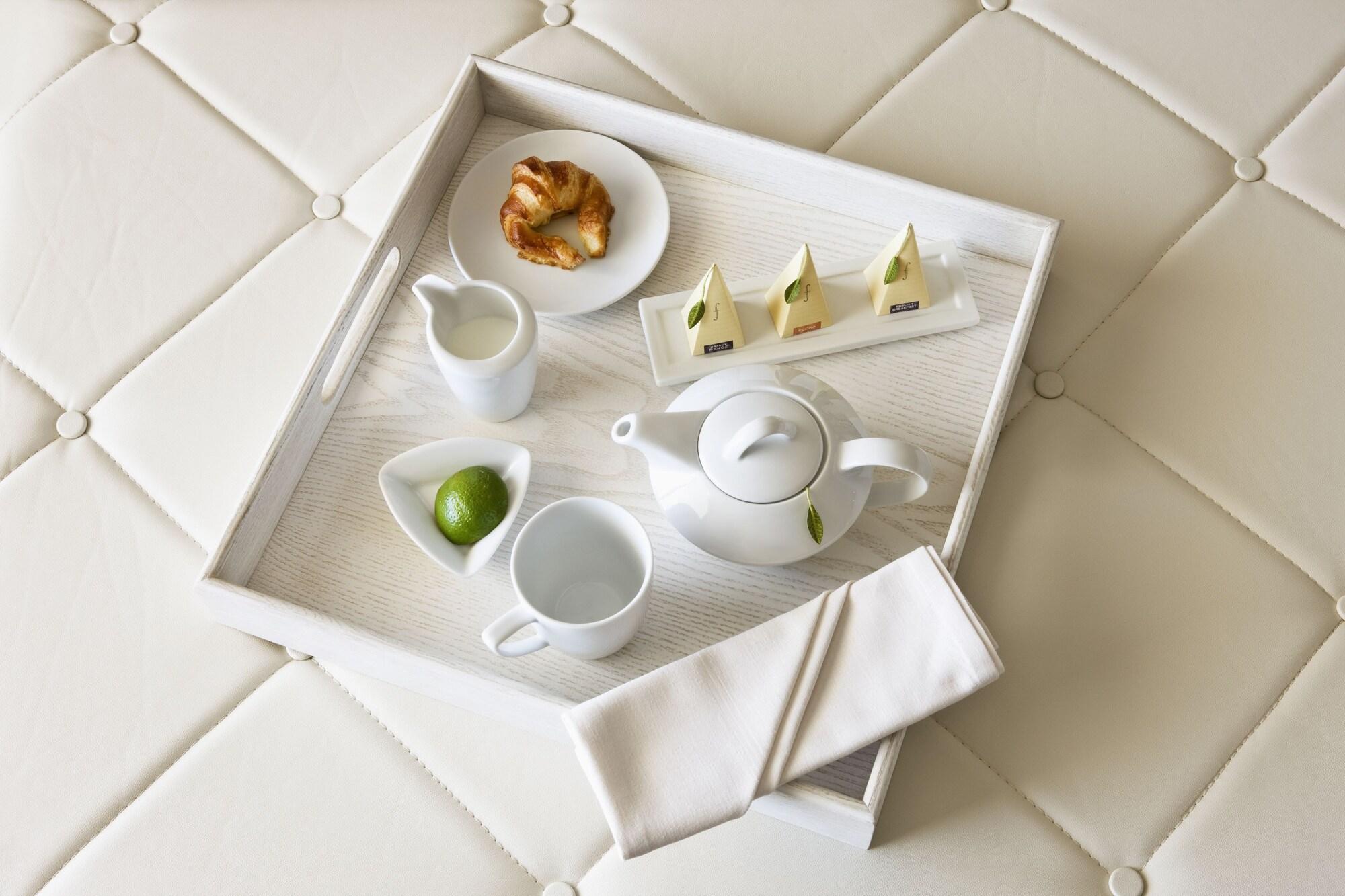 Junior Suite with Round Jacuzzi