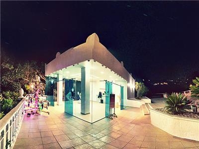 image-housing-carousel