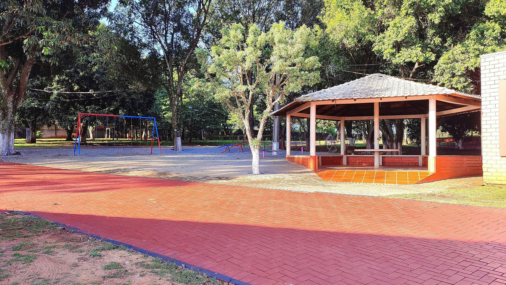 image-housing-carousel
