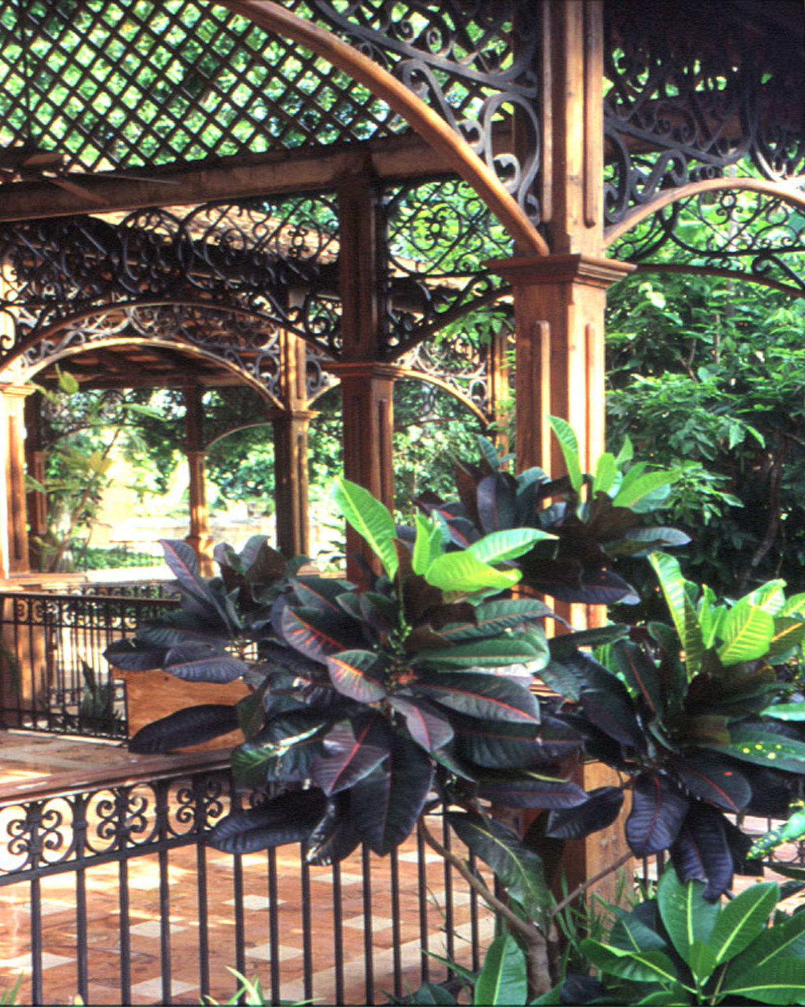 image-housing-carousel