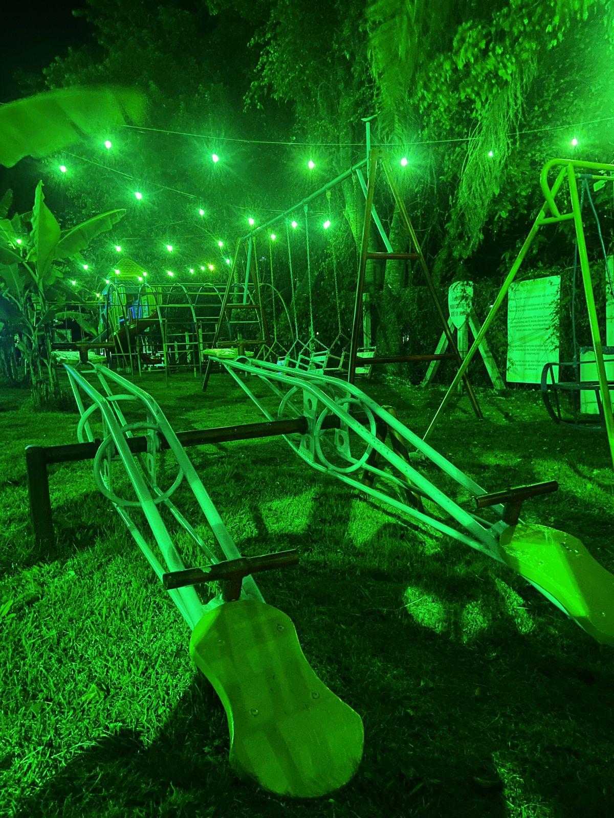 image-housing-carousel