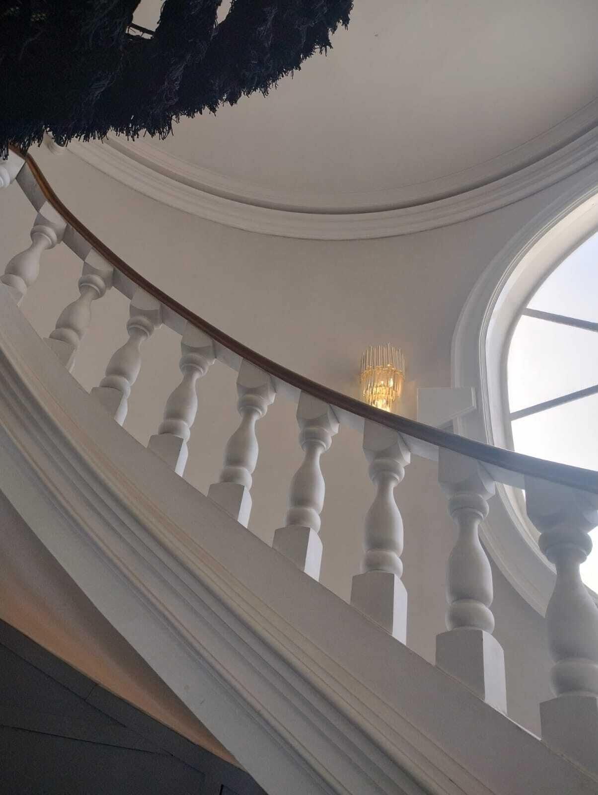 image-housing-carousel