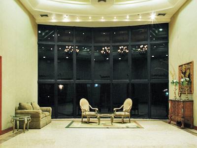 image-housing-carousel
