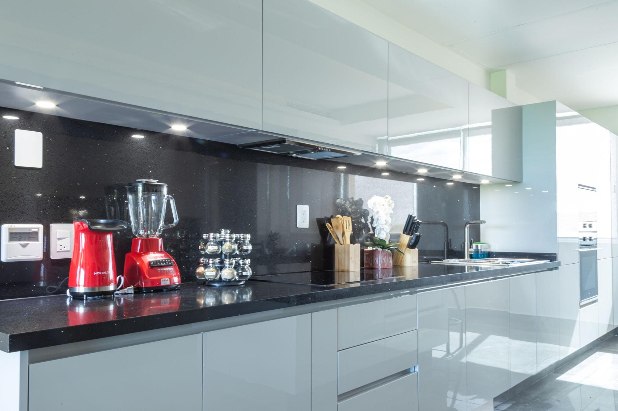 Departamento superior, 4 habitaciones, cocina (3)