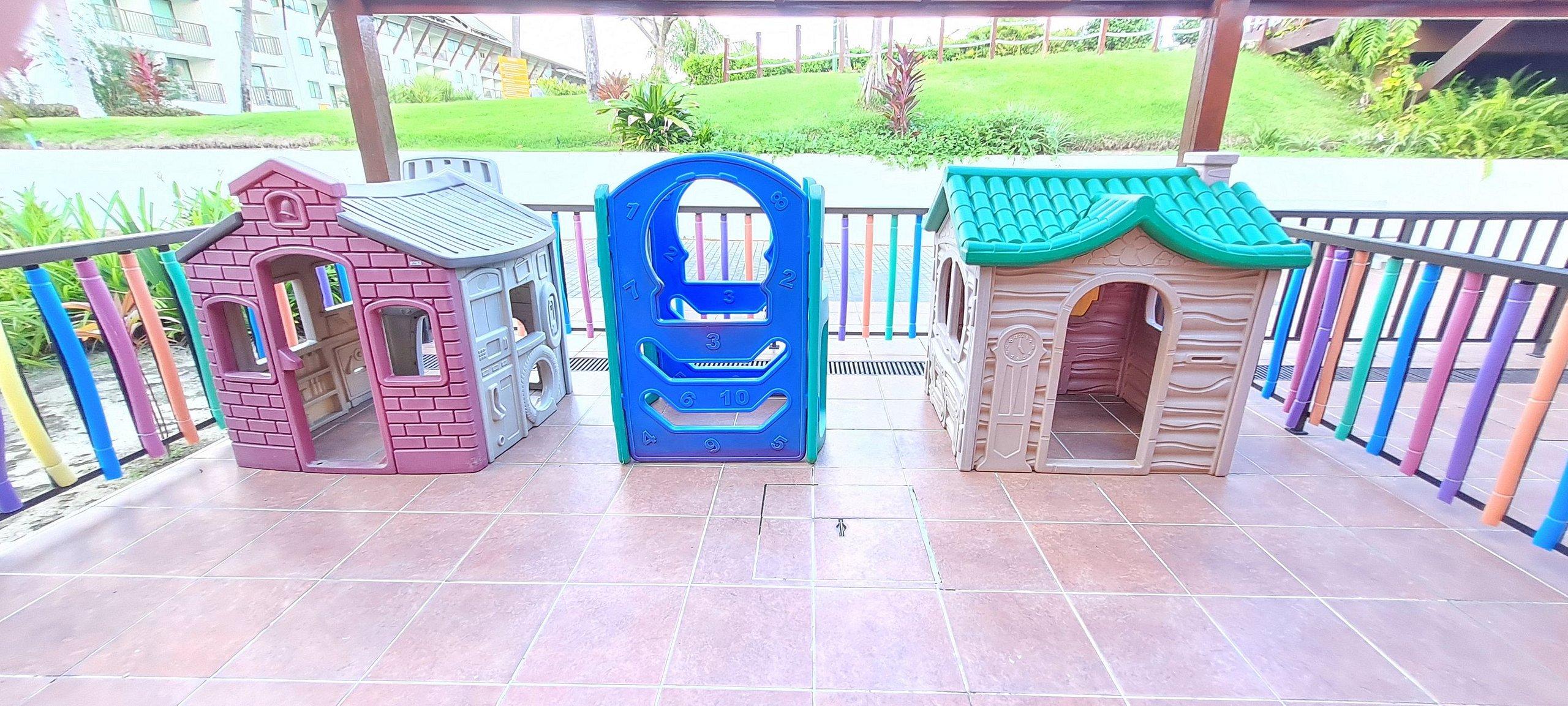 image-housing-carousel