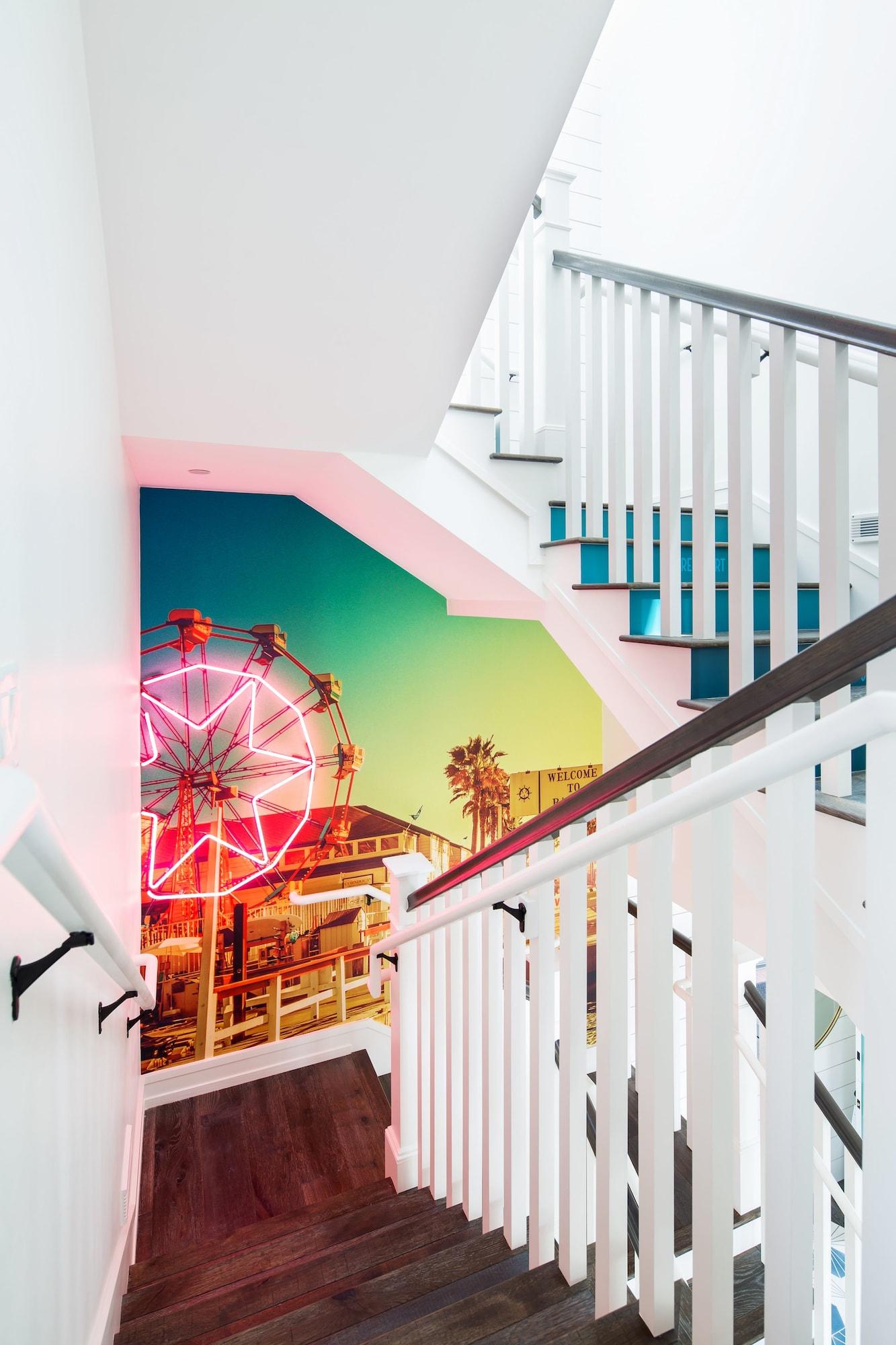 image-housing-carousel