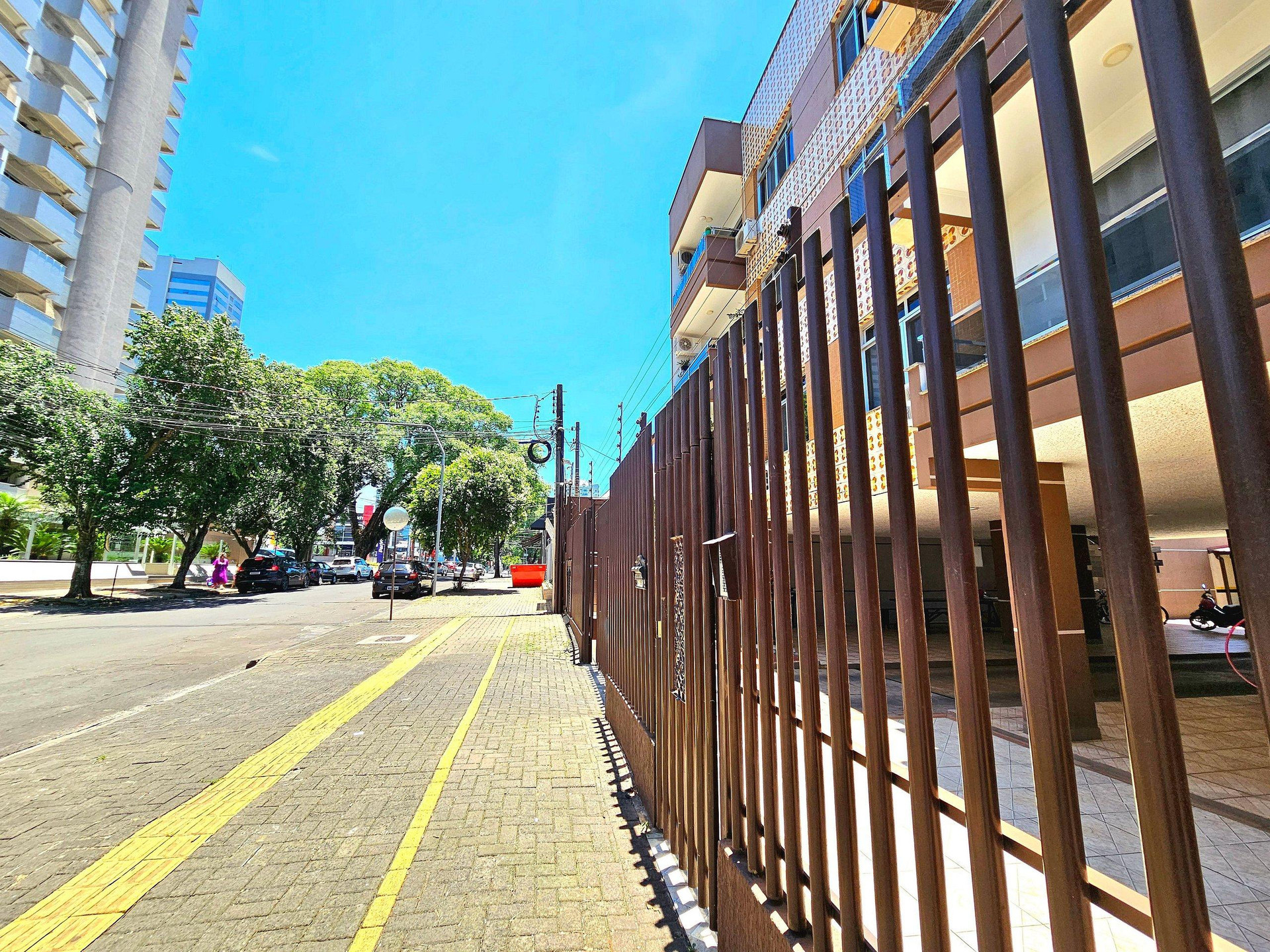 image-housing-carousel