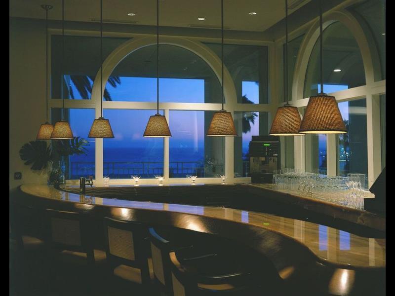 image-housing-carousel