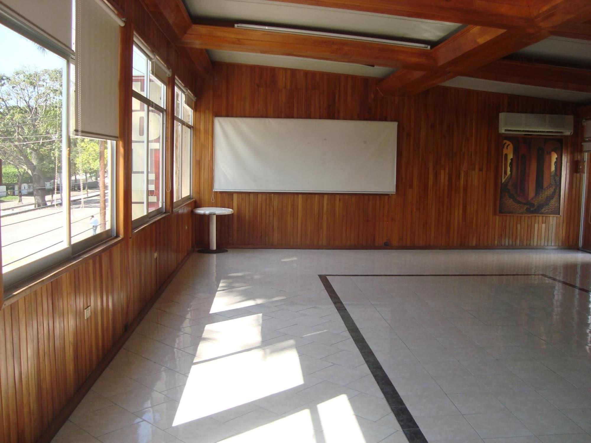 image-housing-carousel