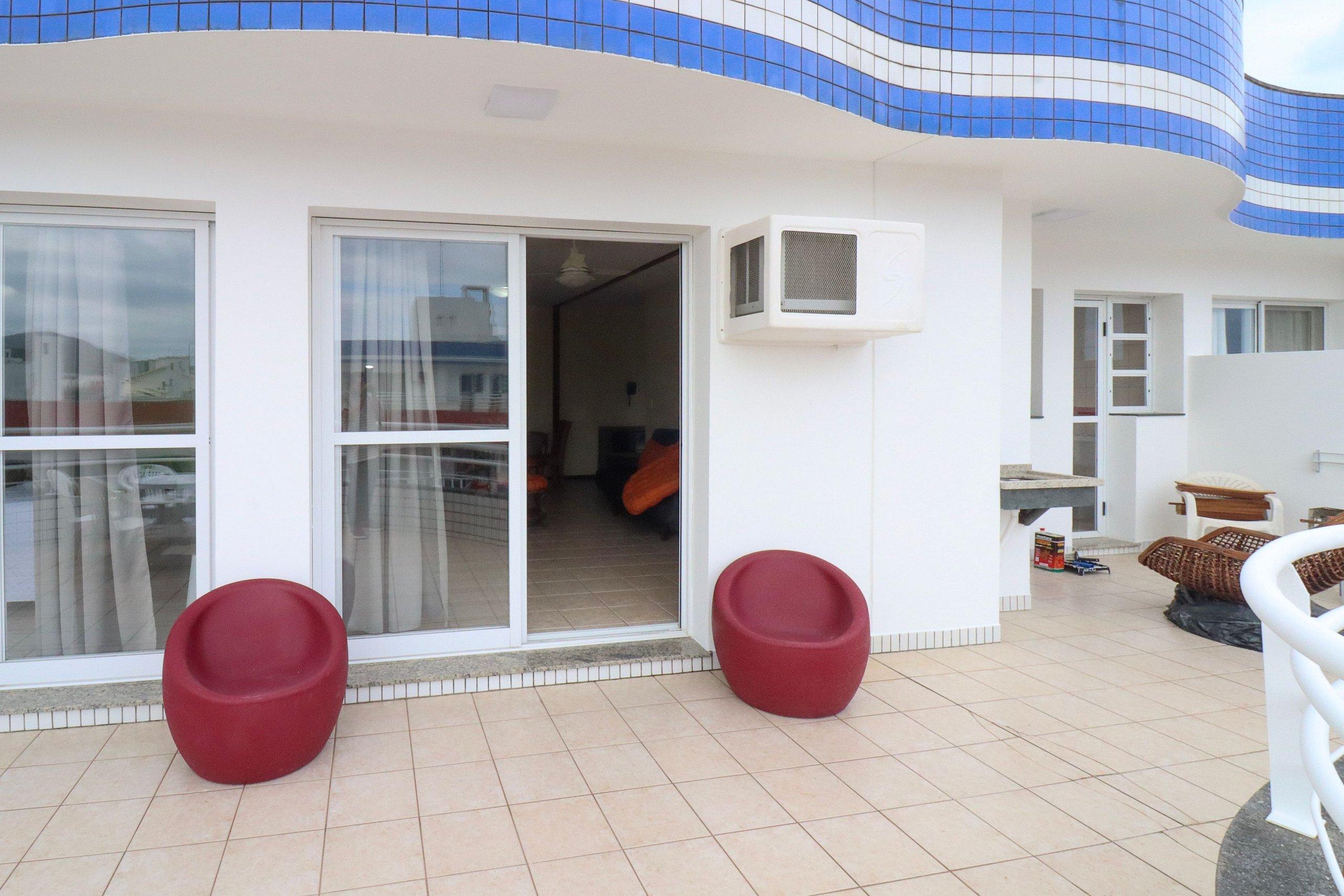 image-housing-carousel