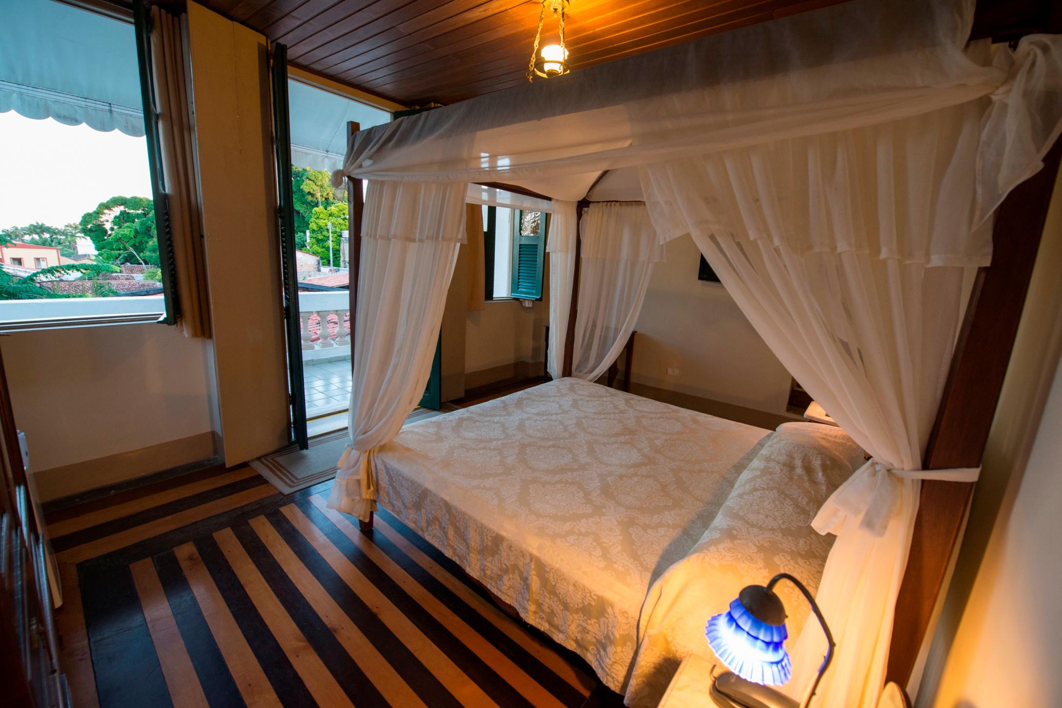 image-housing-carousel
