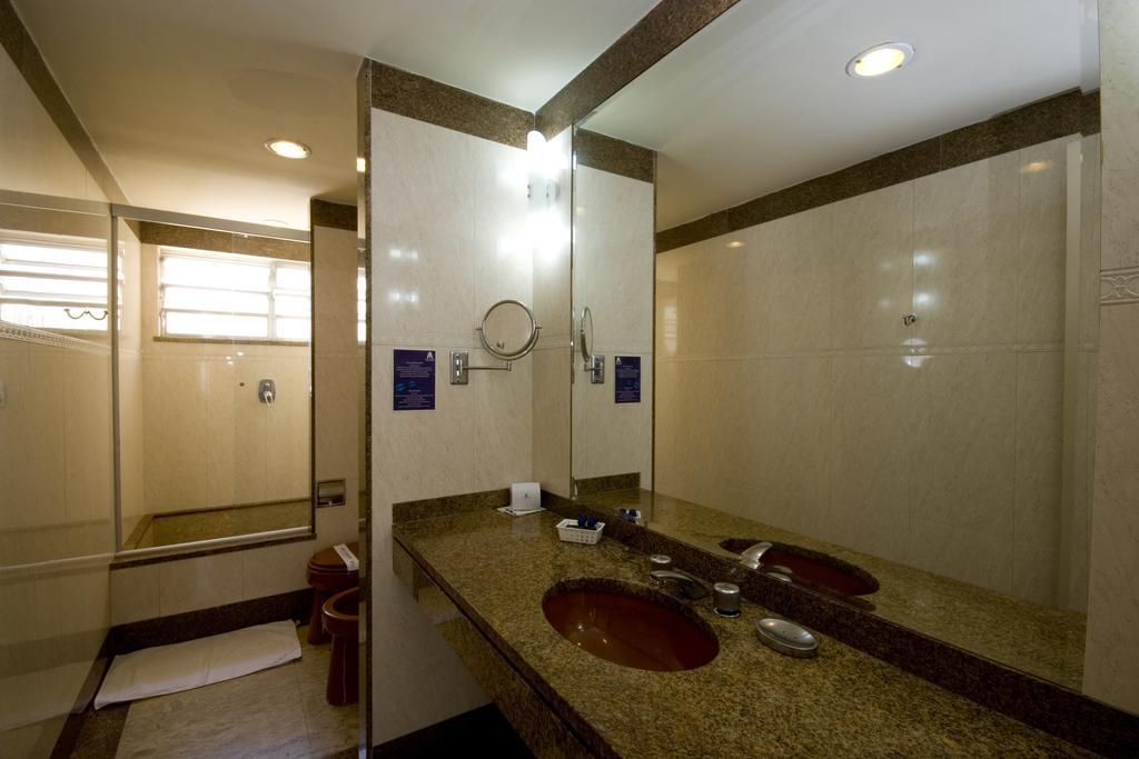 image-housing-carousel