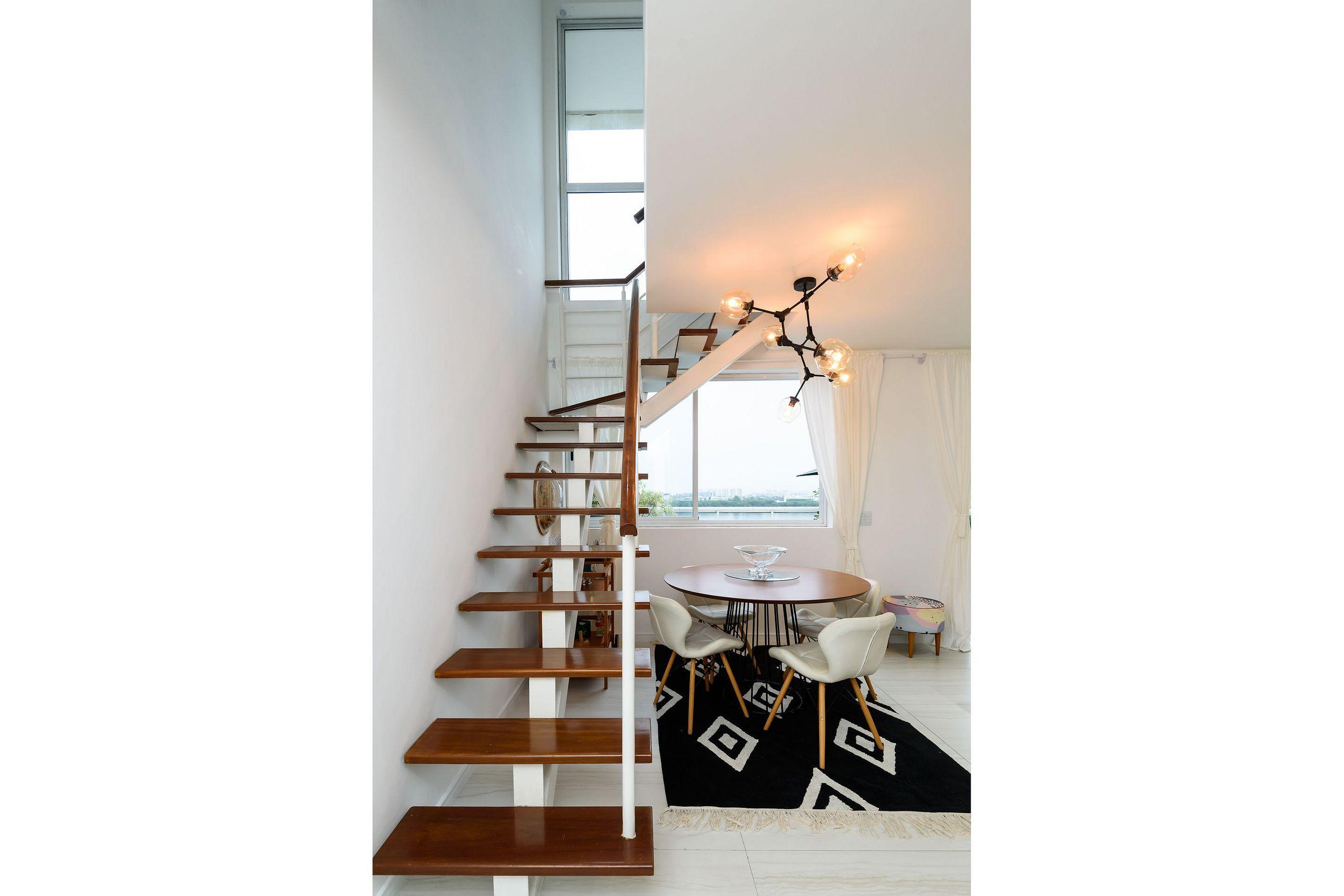 image-housing-carousel