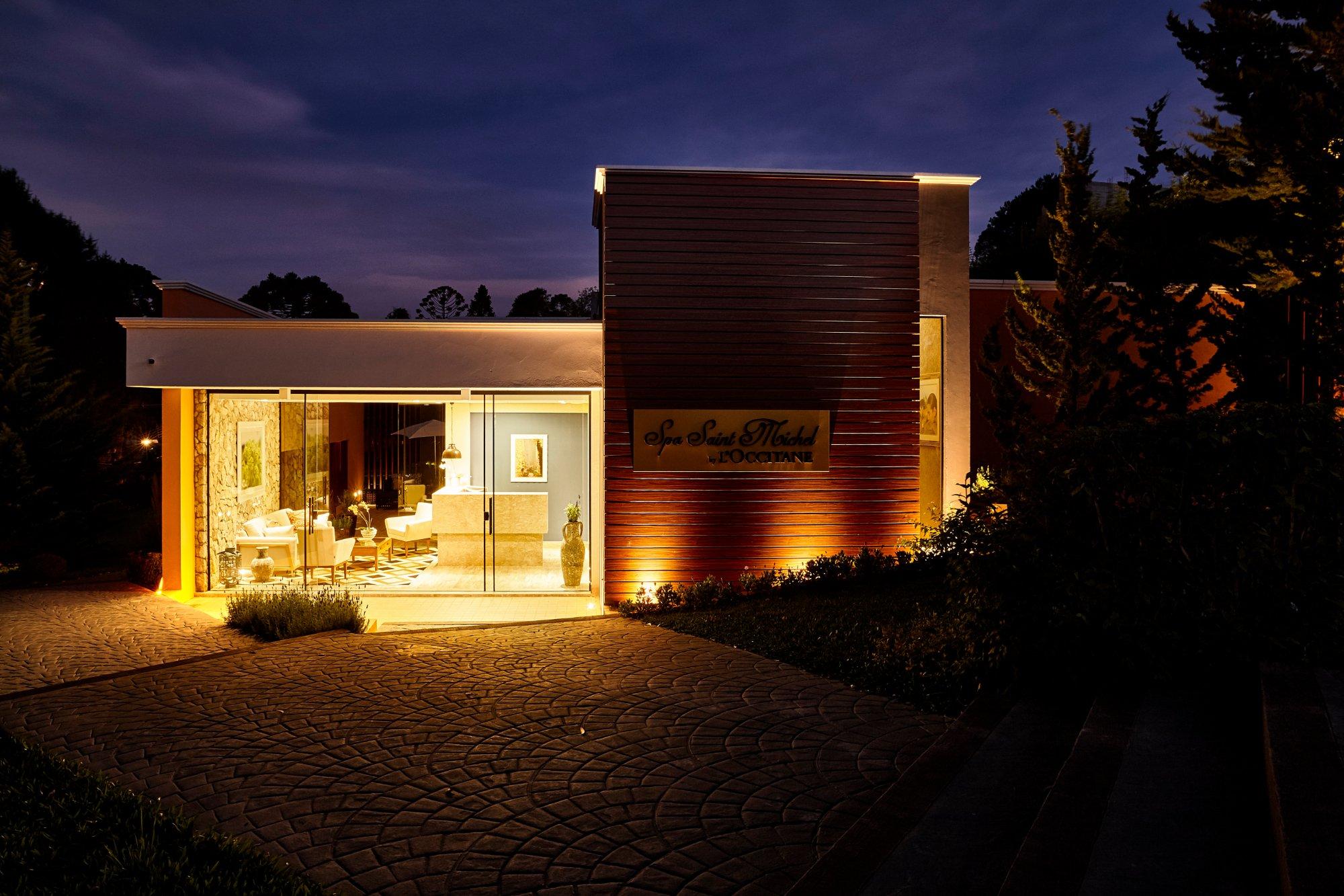 image-housing-carousel
