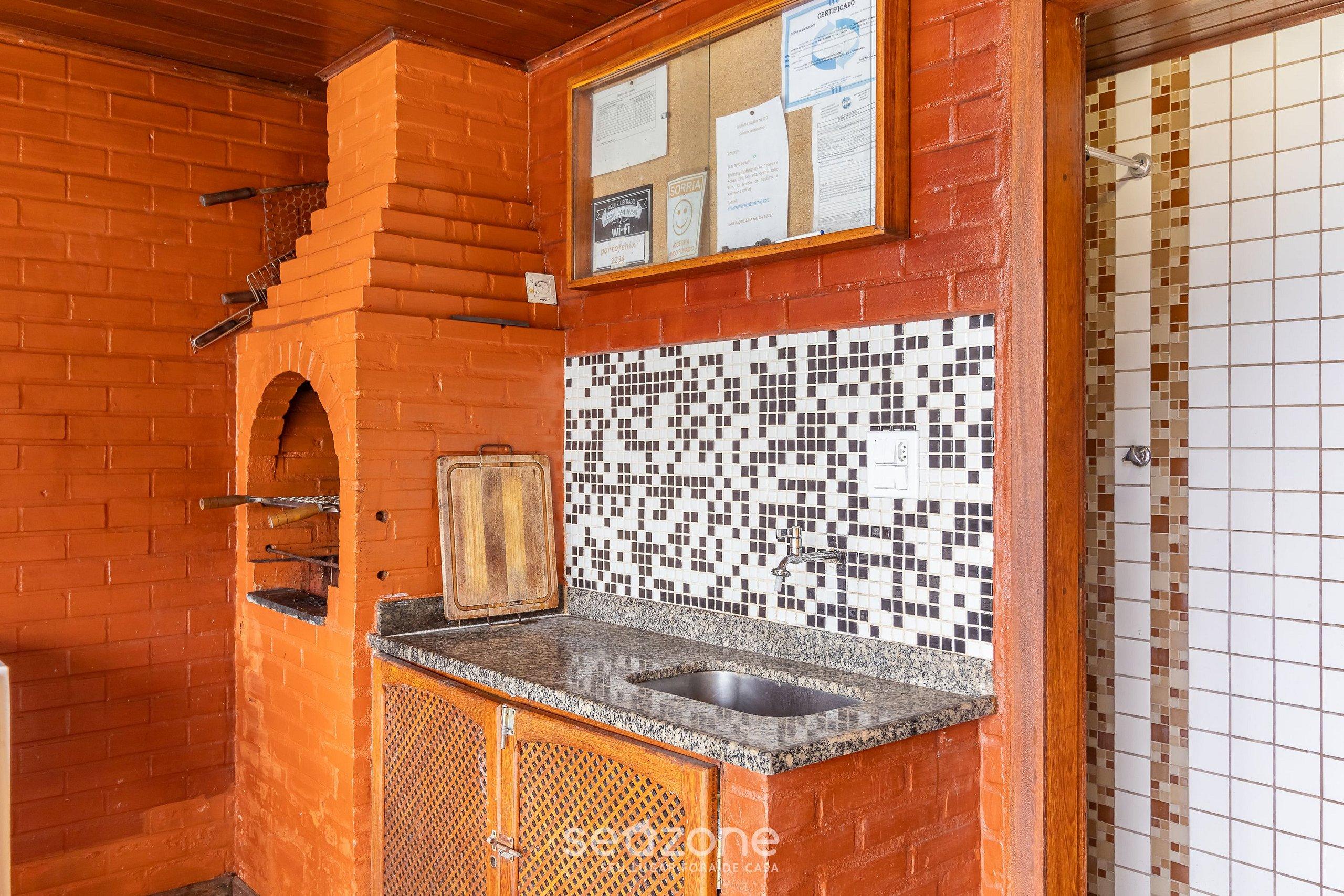 image-housing-carousel