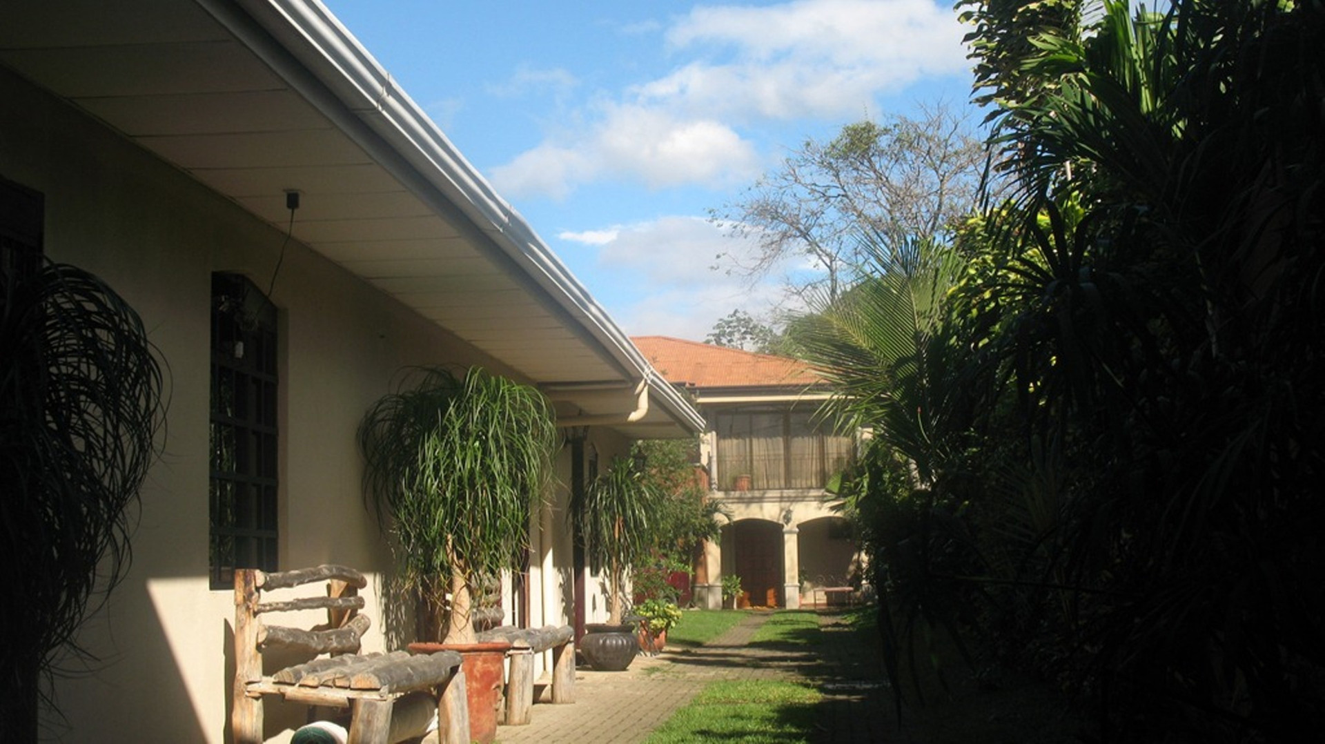 image-housing-carousel