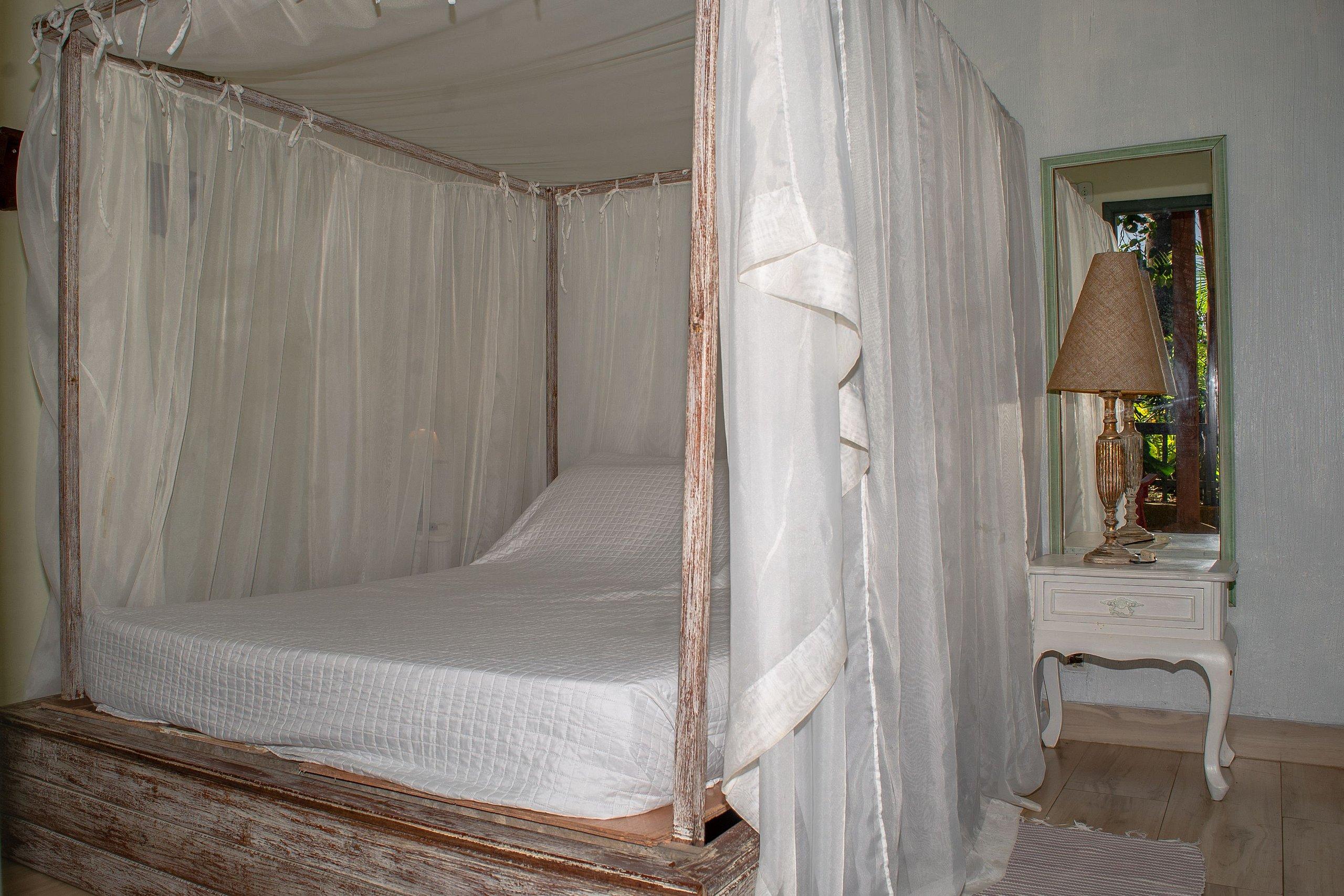 image-housing-carousel
