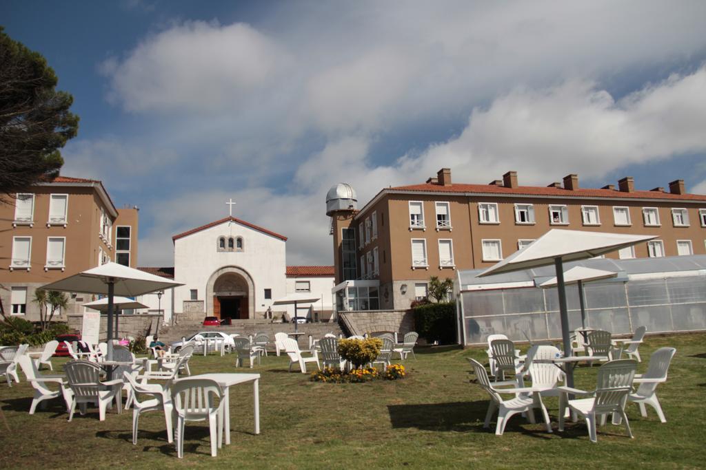 image-housing-carousel