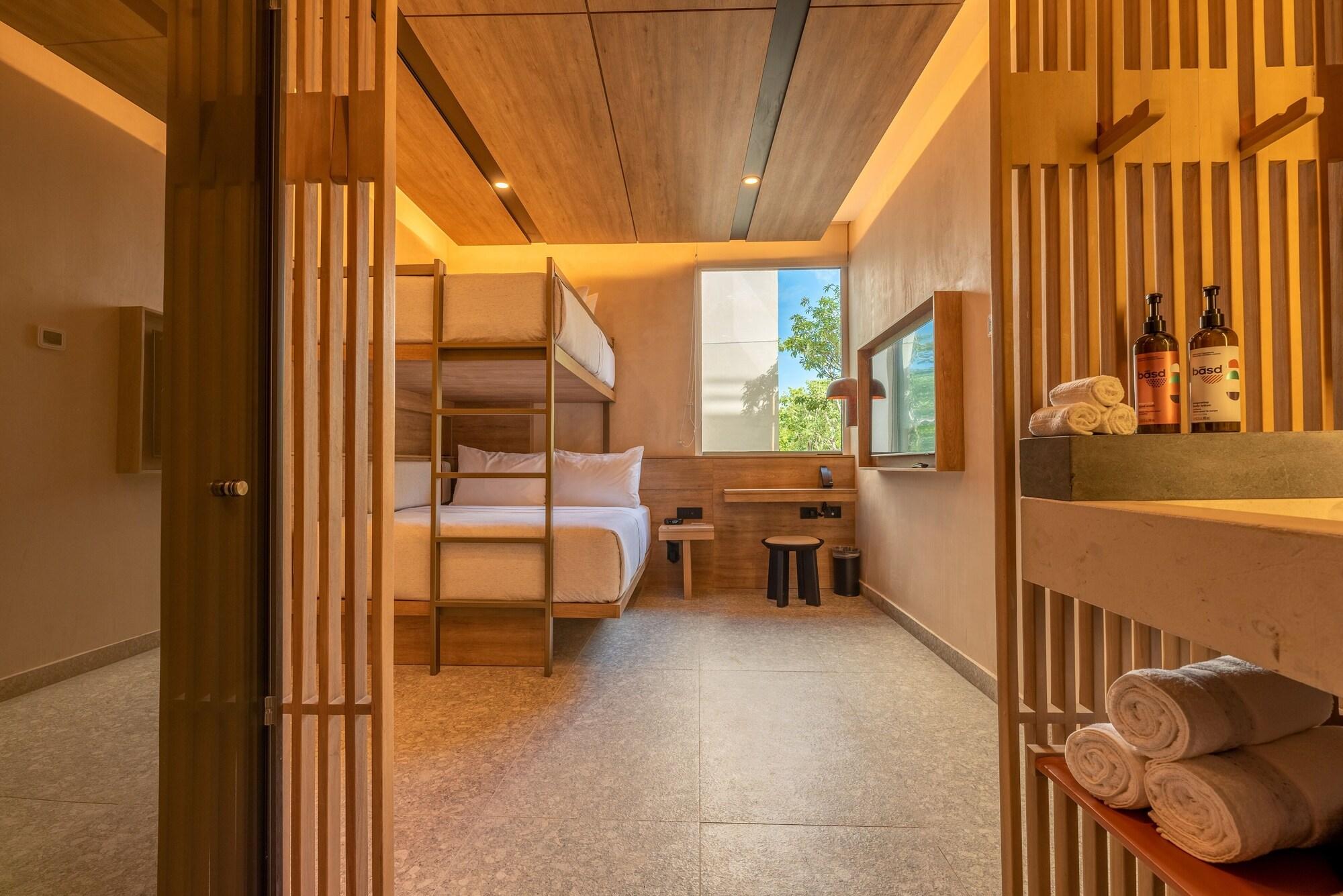 Bunk beds - 1 Twin bed over 1 Queen bed