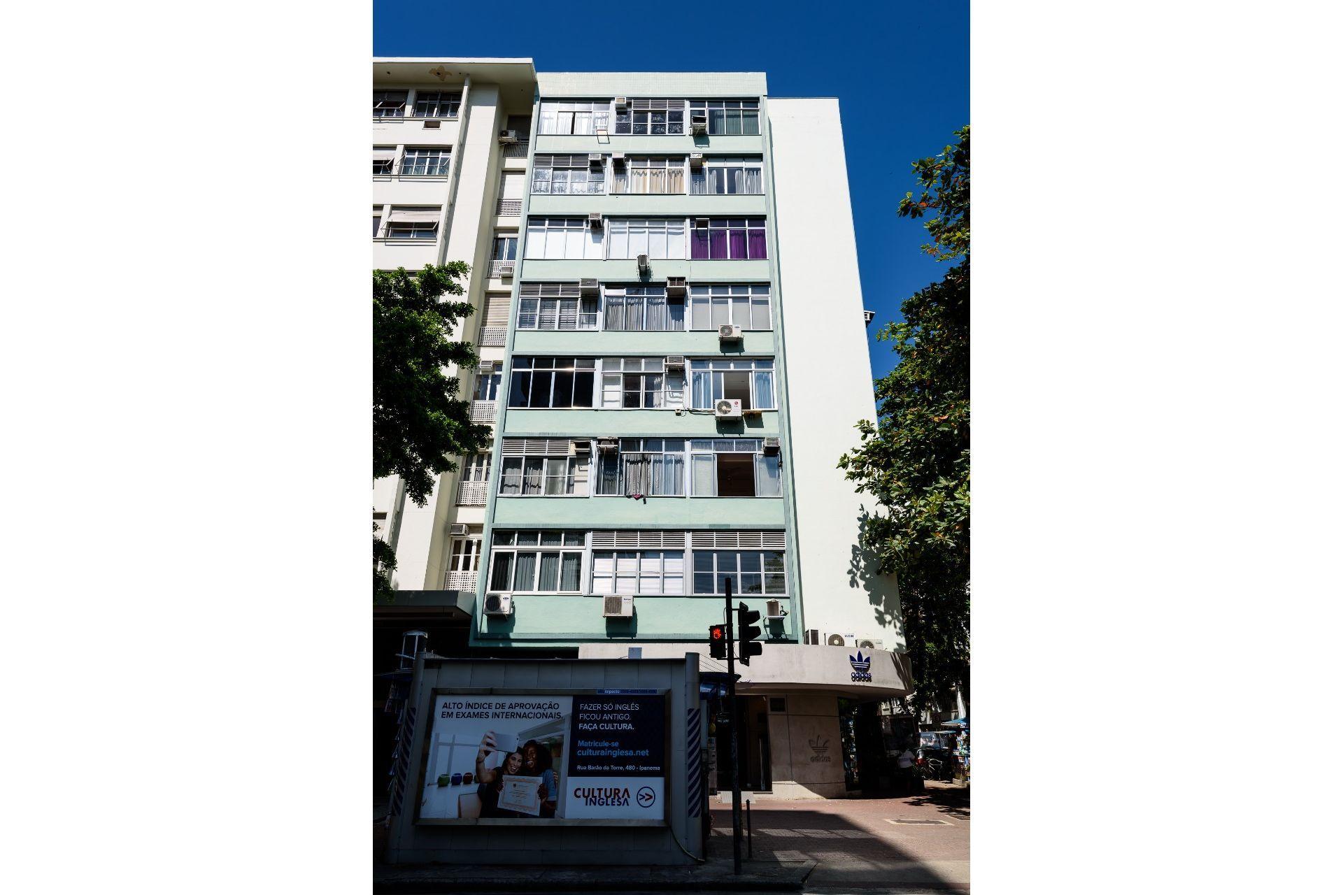 image-housing-carousel