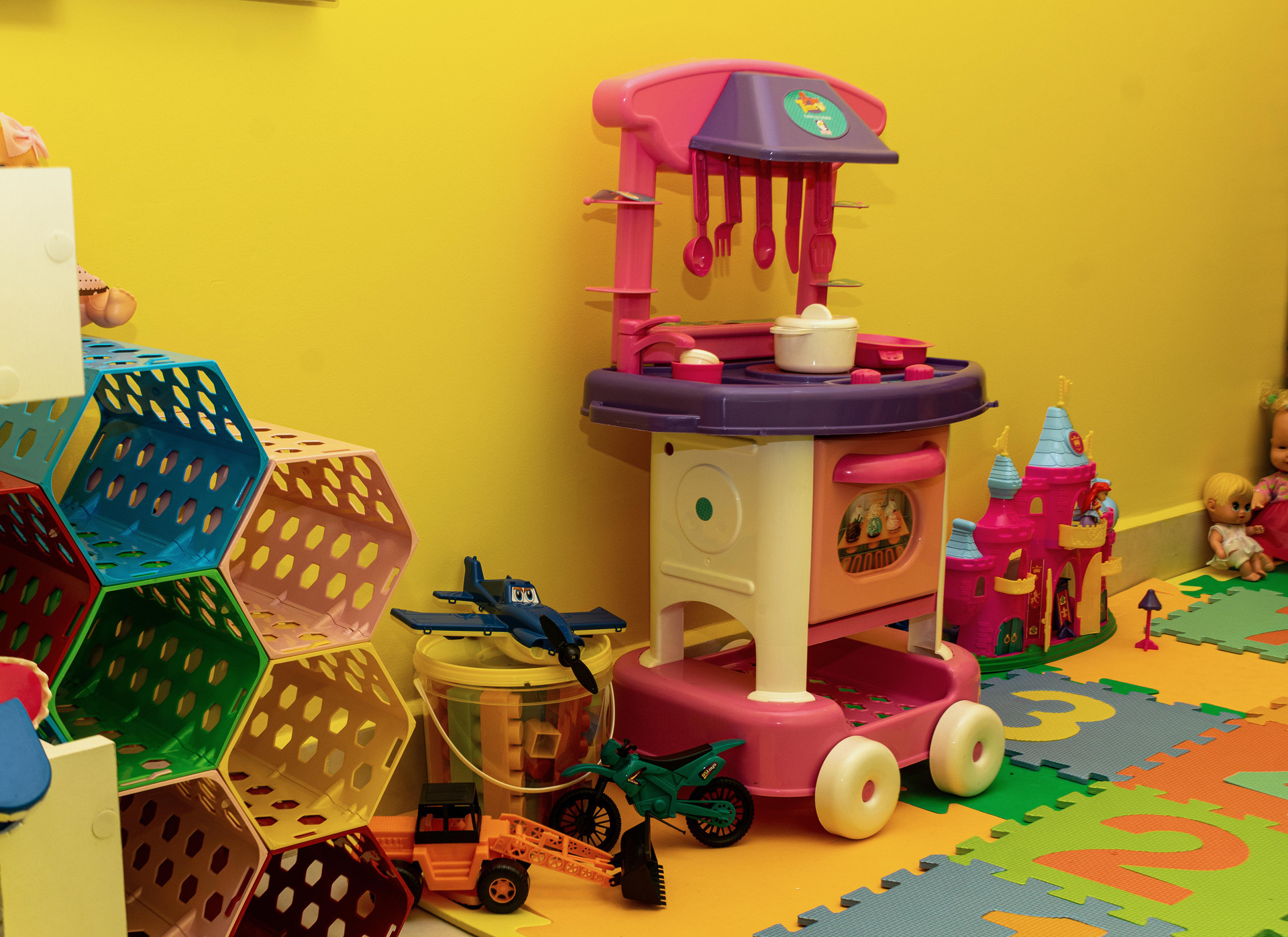 image-housing-carousel